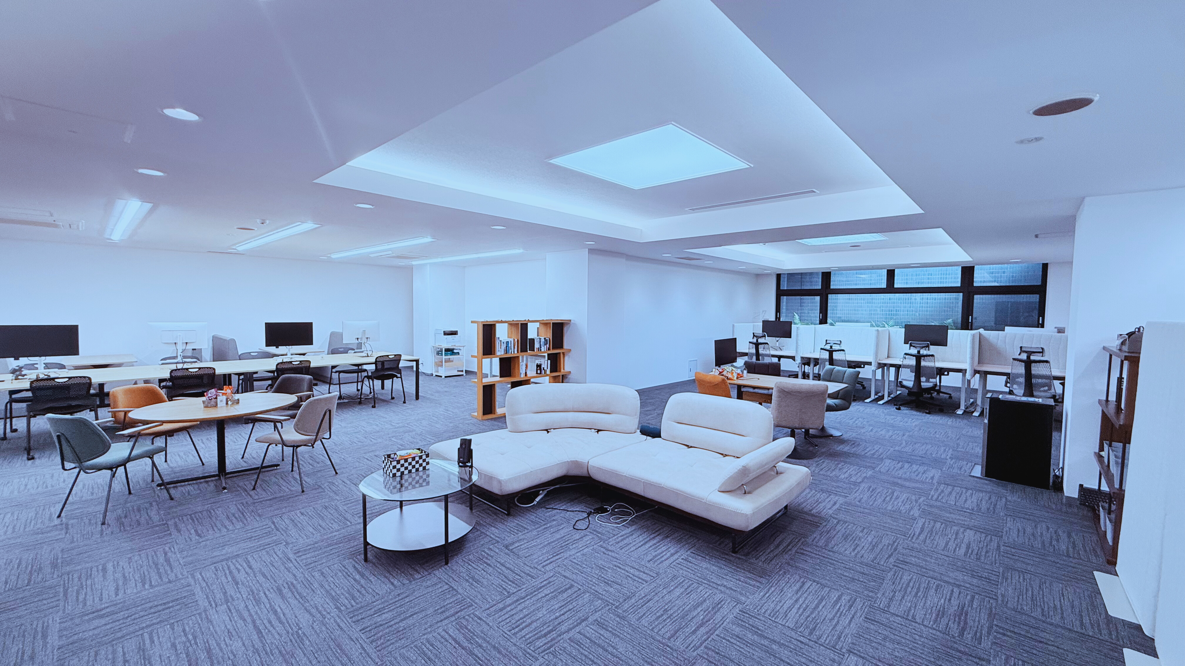 プラチナ会計士Villageのワークスペース全景